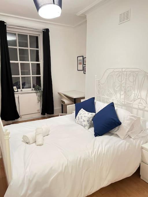 Lovely 2 Bed Flat In Soho! London Eksteriør bilde