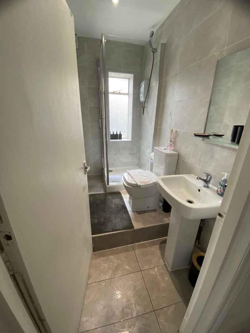 Lovely 2 Bed Flat In Soho! London Eksteriør bilde