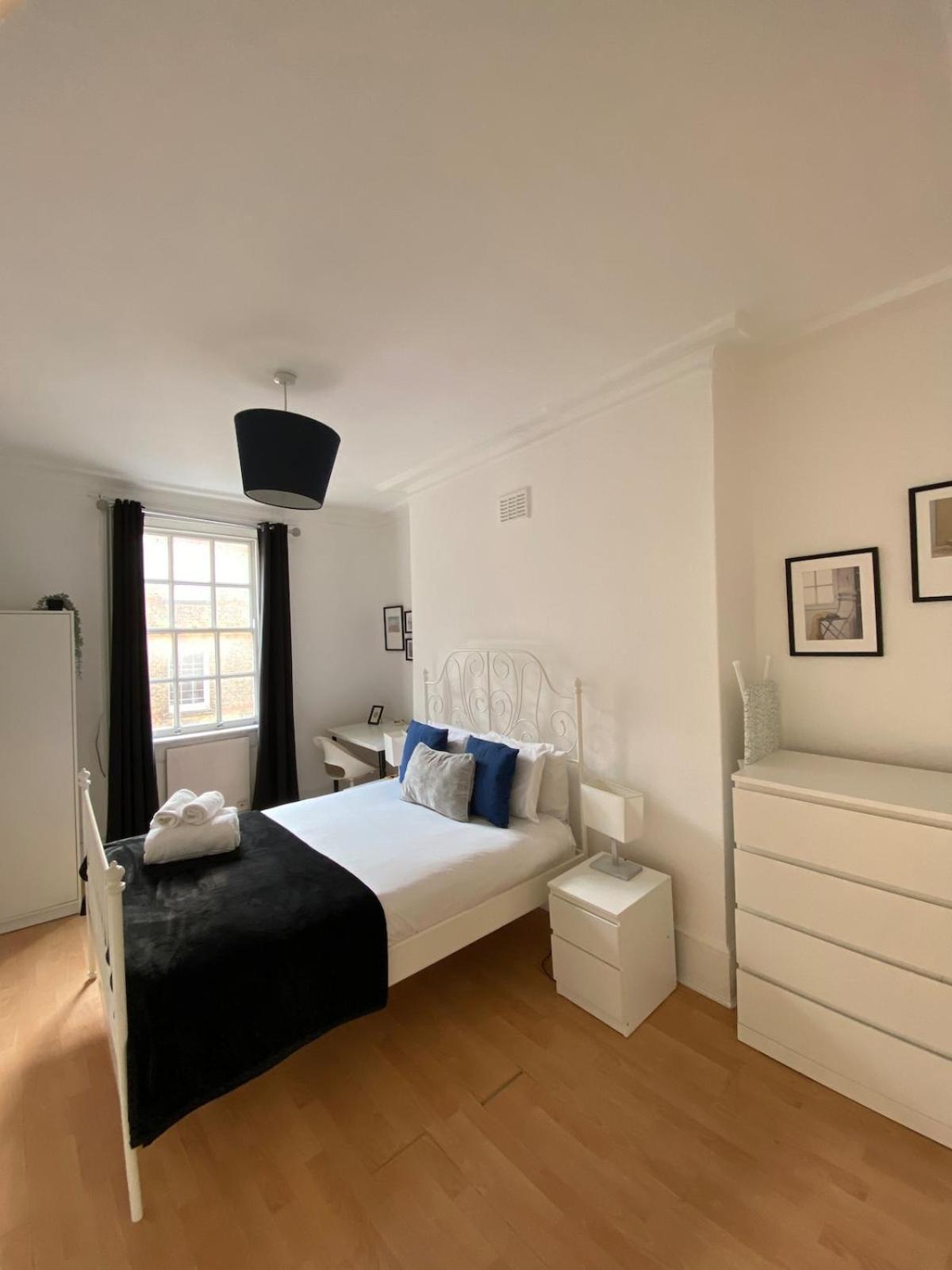 Lovely 2 Bed Flat In Soho! London Eksteriør bilde